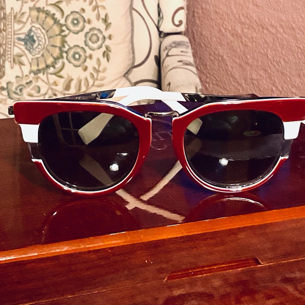 FENDI BURGUNDI & WHITE SUNGLASSES - Picture 3 of 10